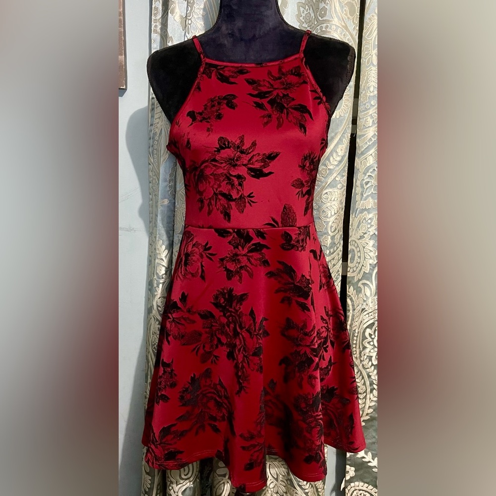 Deep Red & Black VINTAGE Floral Halter Dress Size Large Fit & Flare Try!This